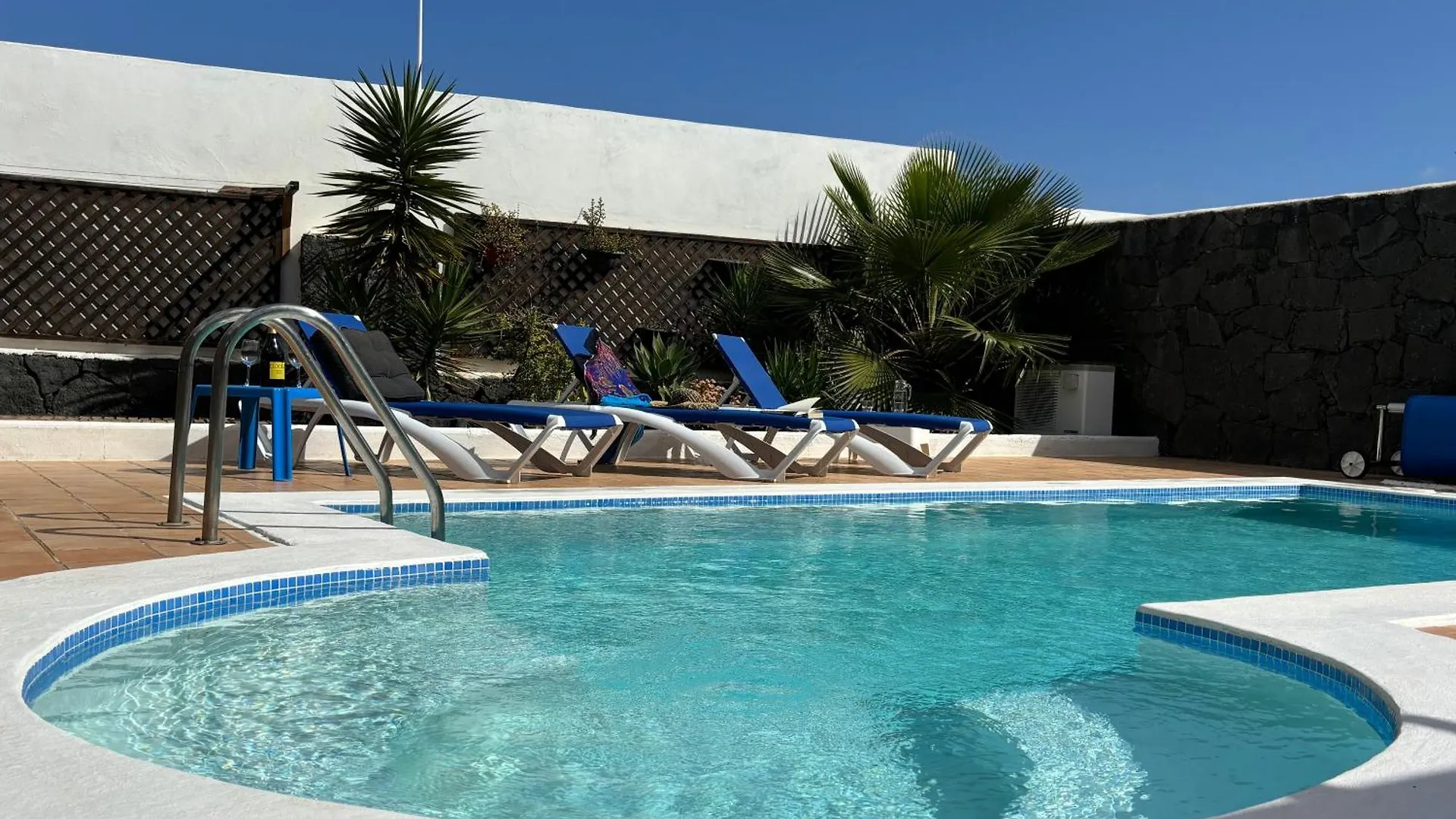 Villa Adel 56, Private Heated Pool, Parking Playa Blanca
